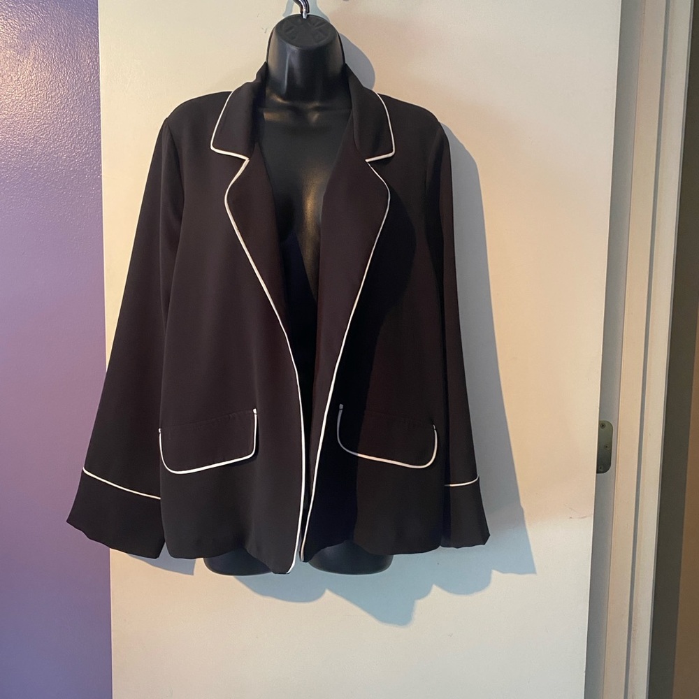 NWT Lush Open Front Blazer With White Piping Size Small